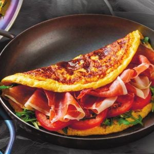 tortilla con hamón, tomate y queso